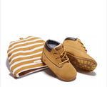 Load image into Gallery viewer, Timberland Crib Bootie With Hat Wheat
